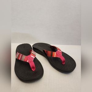 GENTLY USED CLARKS FLIP FLOPS IN MULTI COLORED STRIPE, SIZE 7.